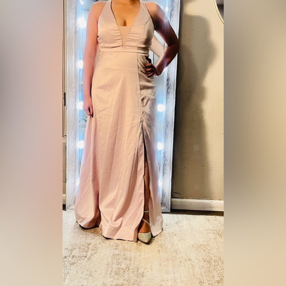 Beautiful woman’s dress! For weddings, prom, or cocktail, good condition. - Picture 5 of 5